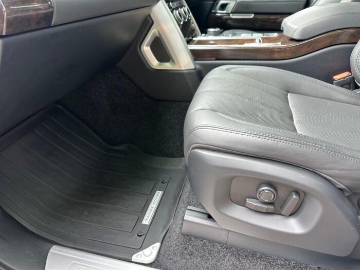 Range Rover 3.0 TD V6 Vogue Auto 4WD Euro 6 (s/s) 5dr - Image 17